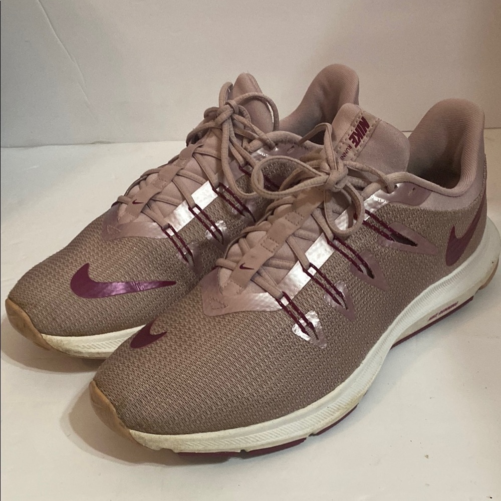 Womens Nike Quest Plum Chalk/True
Berry BV6139 500 Size 9.5